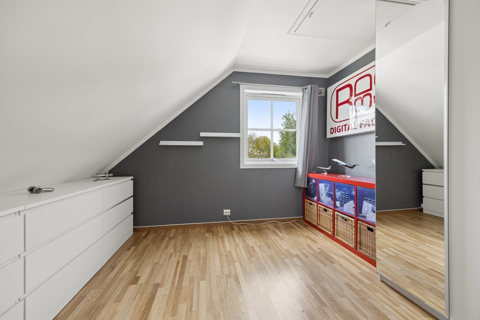 Soverom 4 med skyvedørsgarderobe Galleribilde