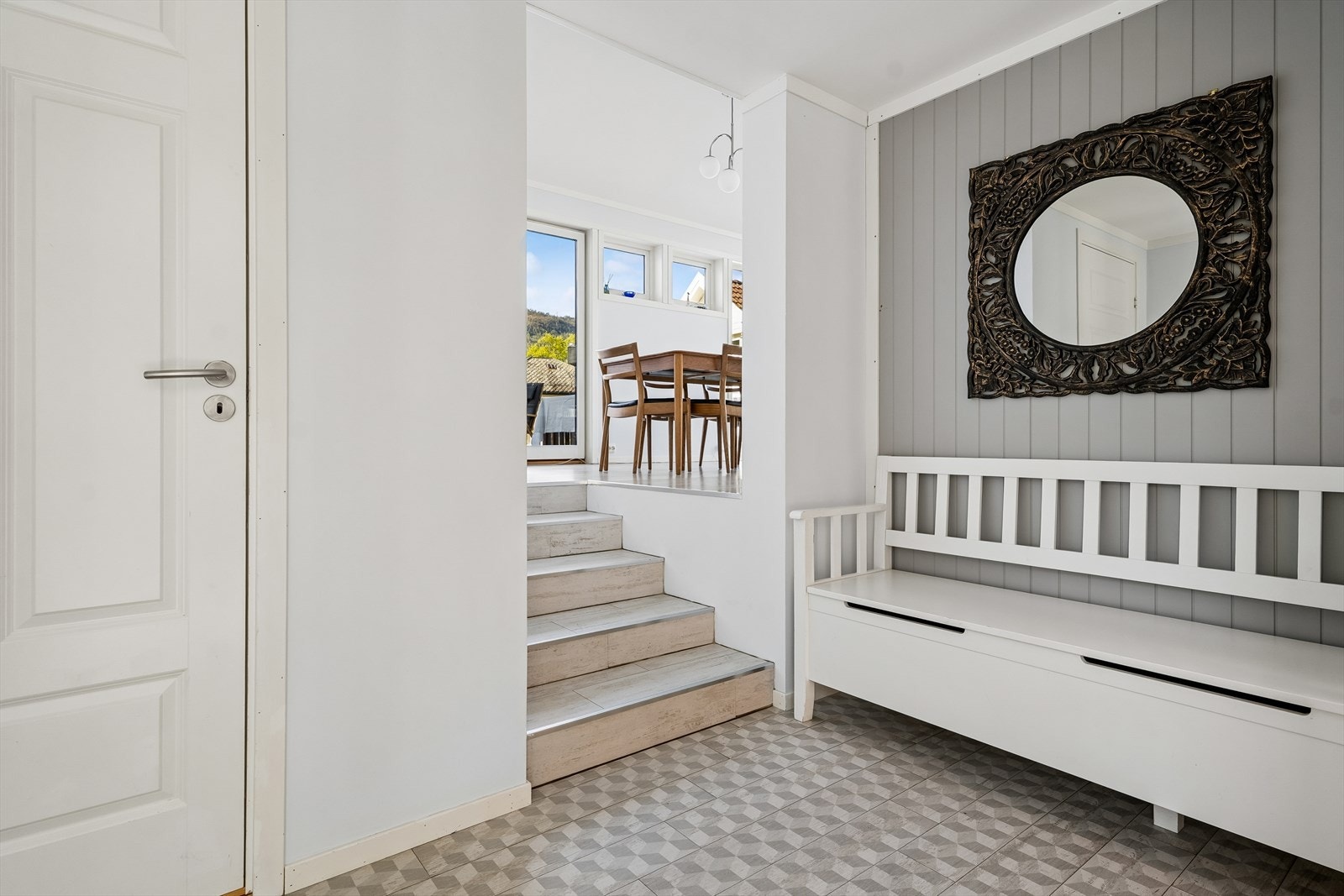 Gangen knyt fint saman det orginale bustadhuset med tilbygget. Galleribilde