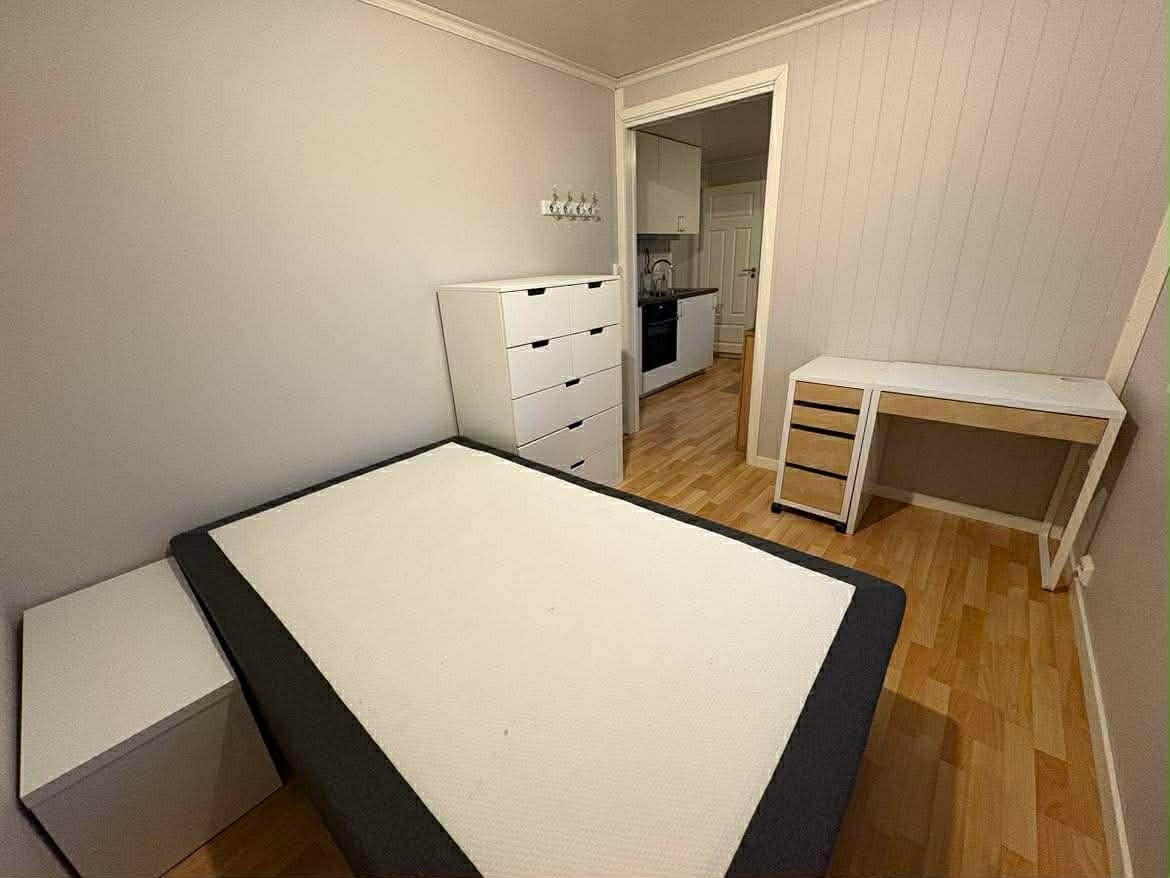 Soverommet er av god størrelse og kan innreiiast med mellom anna dobbeltseng. (Selgars eige bilete) Galleribilde