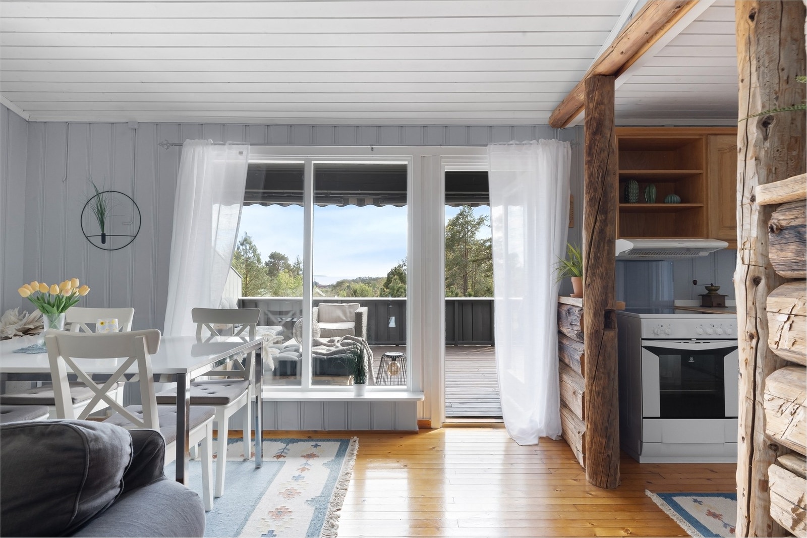 Adkomst fra stuen til veranda Galleribilde
