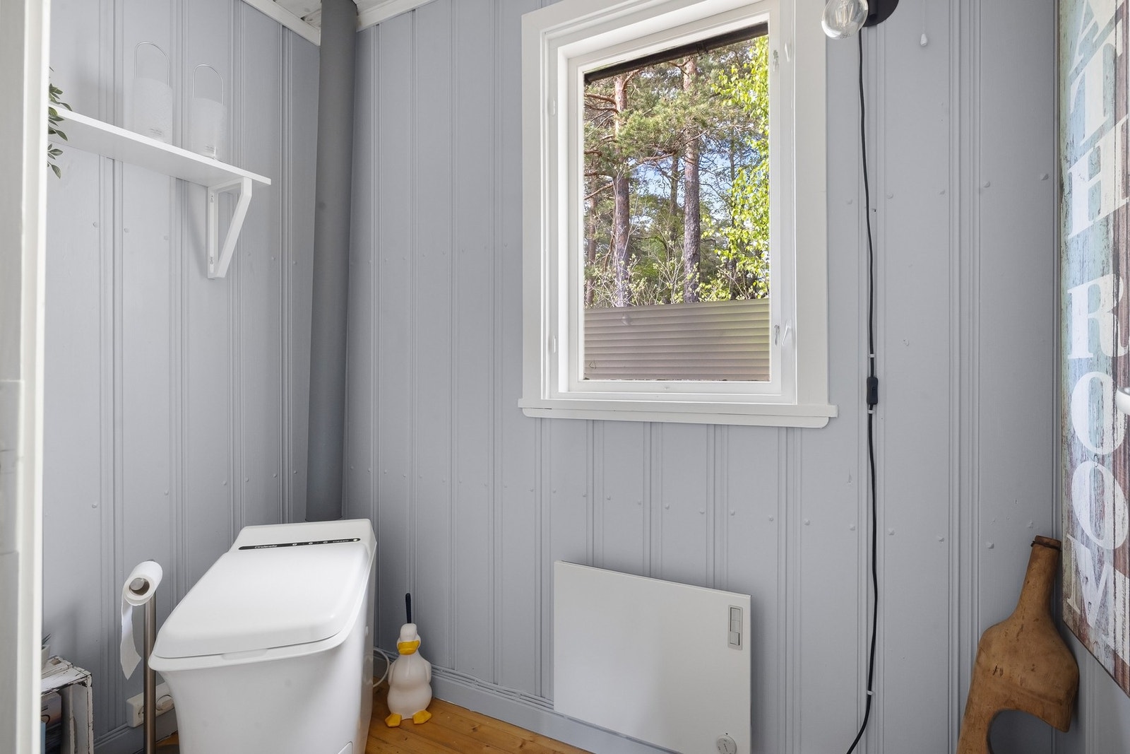 Toalettrom med forbrenningstoalett Galleribilde
