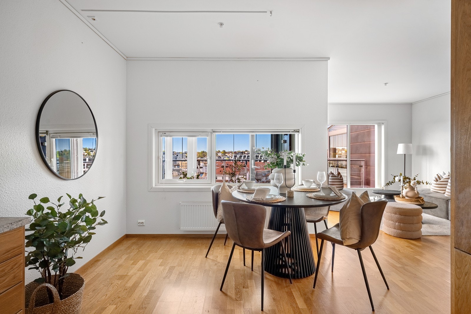 I stuen er det vannbåren varme i radiator Galleribilde