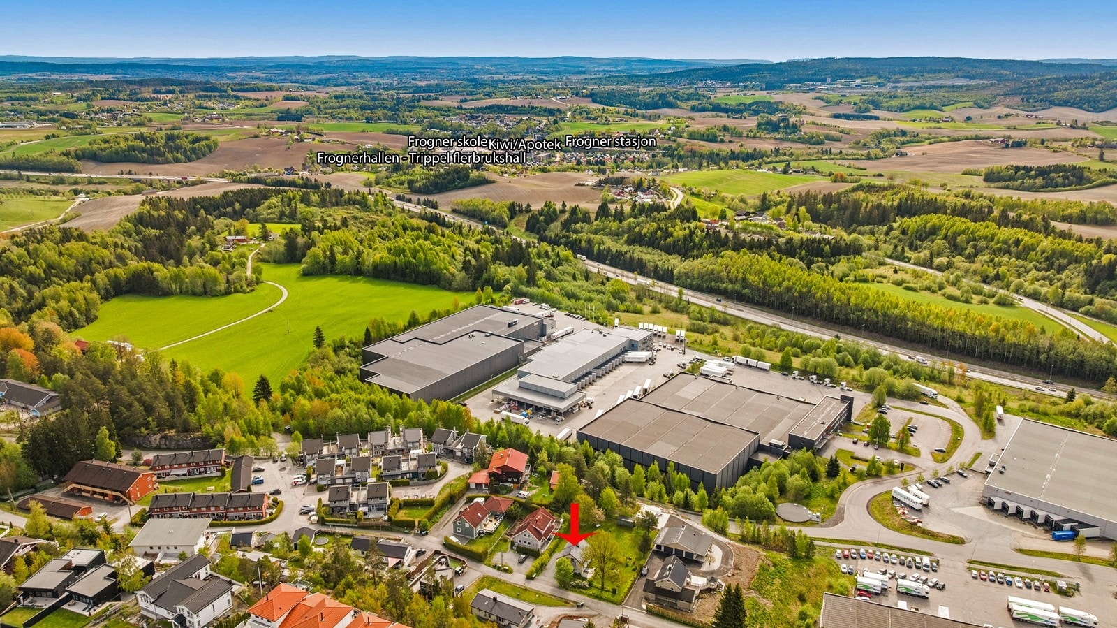 Med bil når du raskt Frogner sentrum med bibliotek, svømmehall og kultursal. Galleribilde