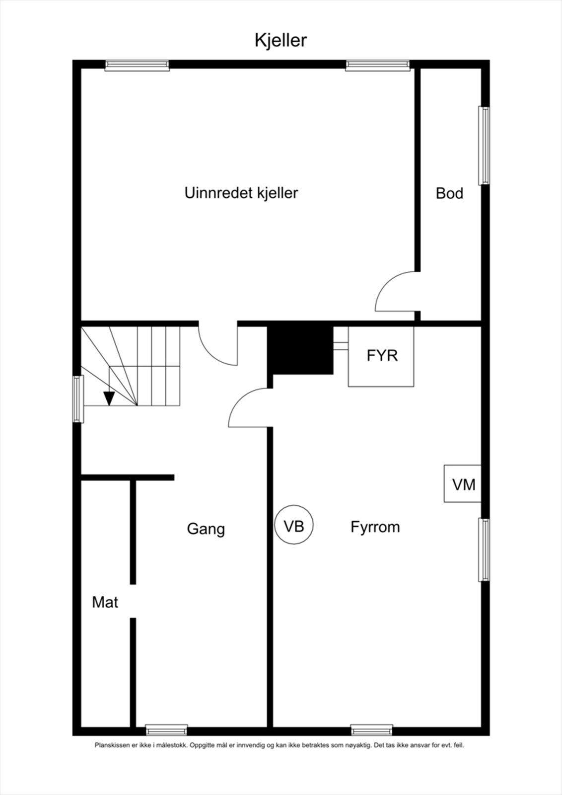 Kjelleren inneholder flere boder, fyrrom/vaskerom og matkjeller, og byr på rikelig med lagringsplass. Galleribilde