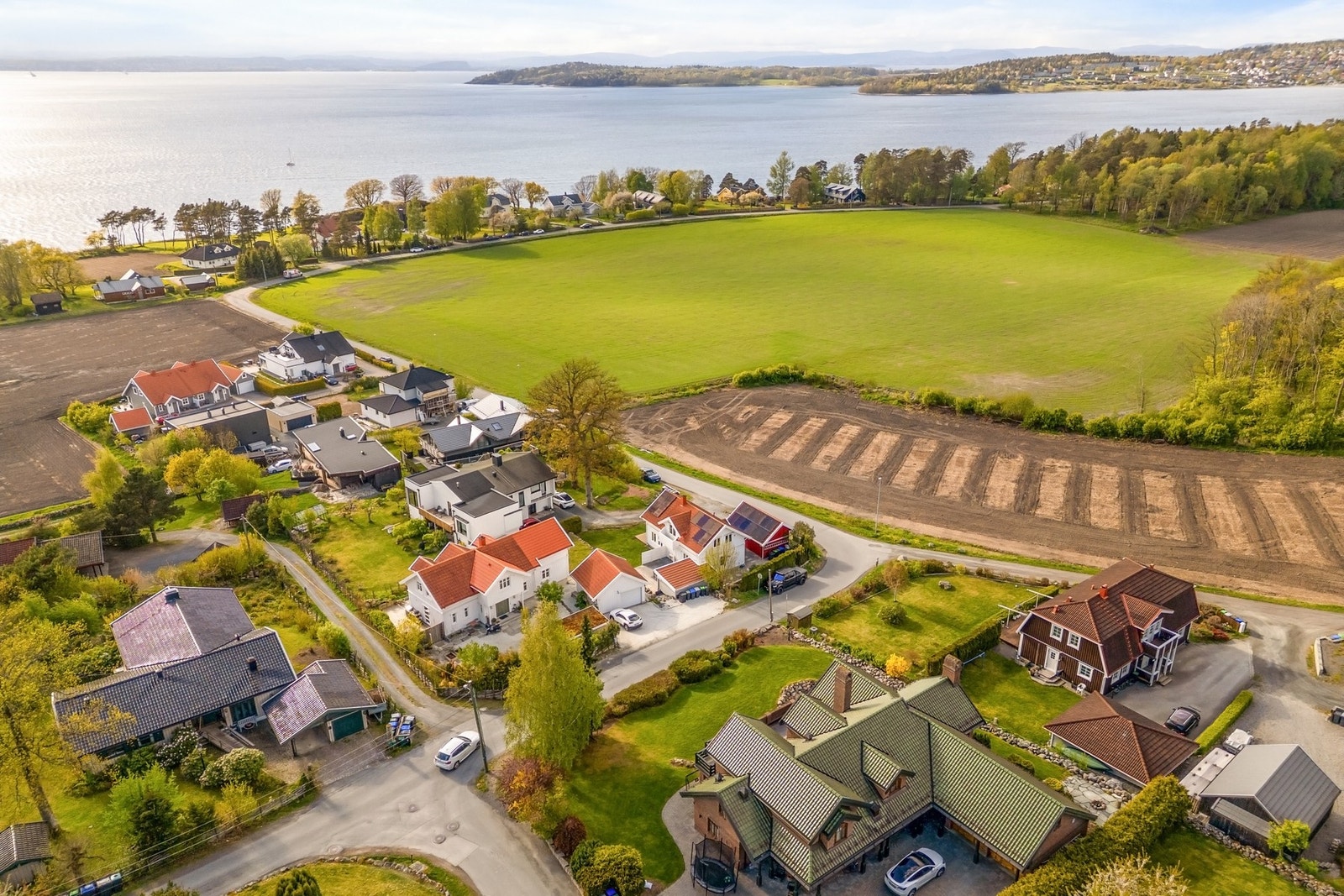 Det er kort vei til Festestranden og fine turmuligheter Galleribilde