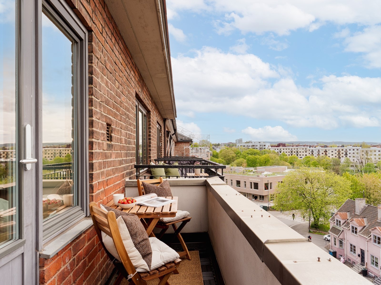 Med beliggenheten i toppetasjen får du vidt panorama og åpen himmel over bybildet. Galleribilde