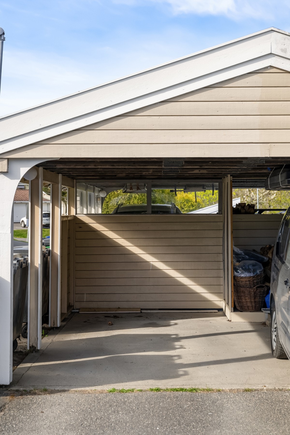 Carport gir enkel og praktisk parkering Galleribilde