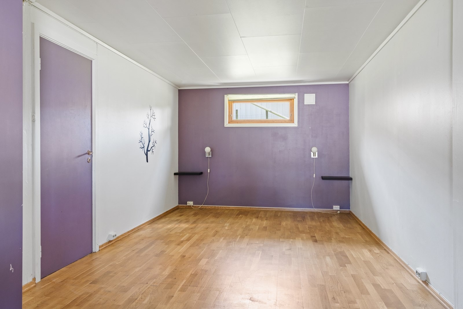 To rom i underetasjen som benyttes som soverom. (Ikke omsøkt eller godkjent til varig opphold.) Galleribilde