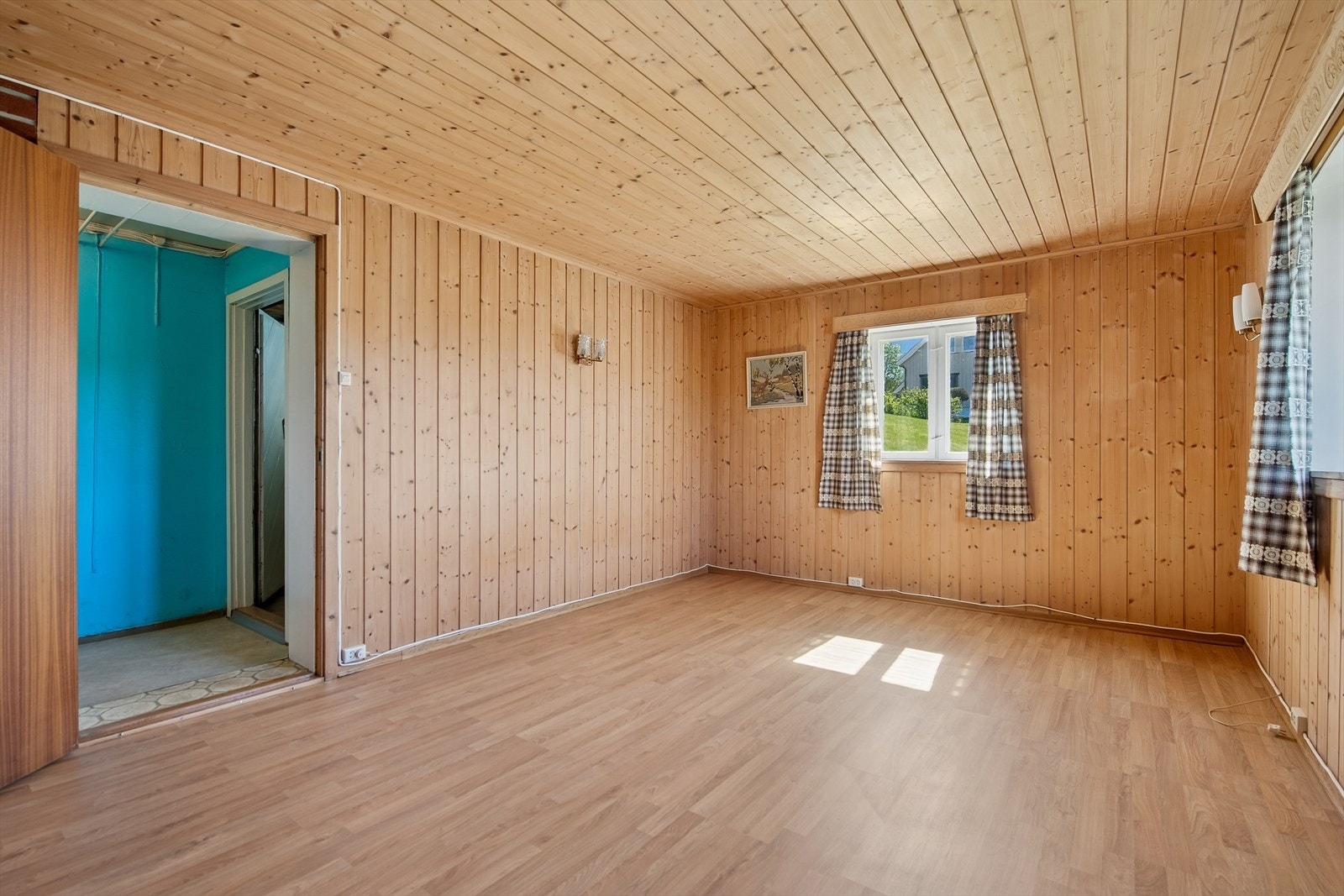 Stort, innredet rom i kjelleren med flere bruksmuligheter. Galleribilde
