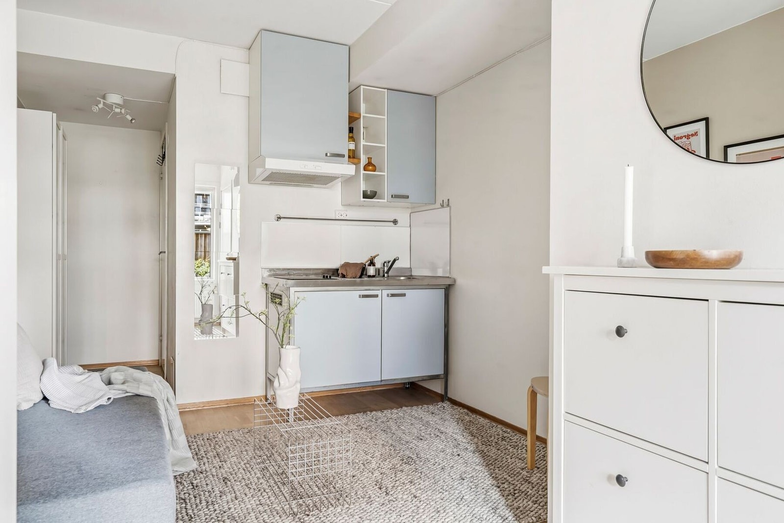 Praktisk hybeldel med egen adkomst via felles entré Galleribilde