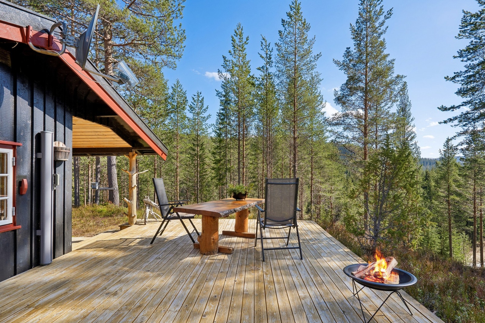 Stor flott terrasse med gode solforhold. Galleribilde