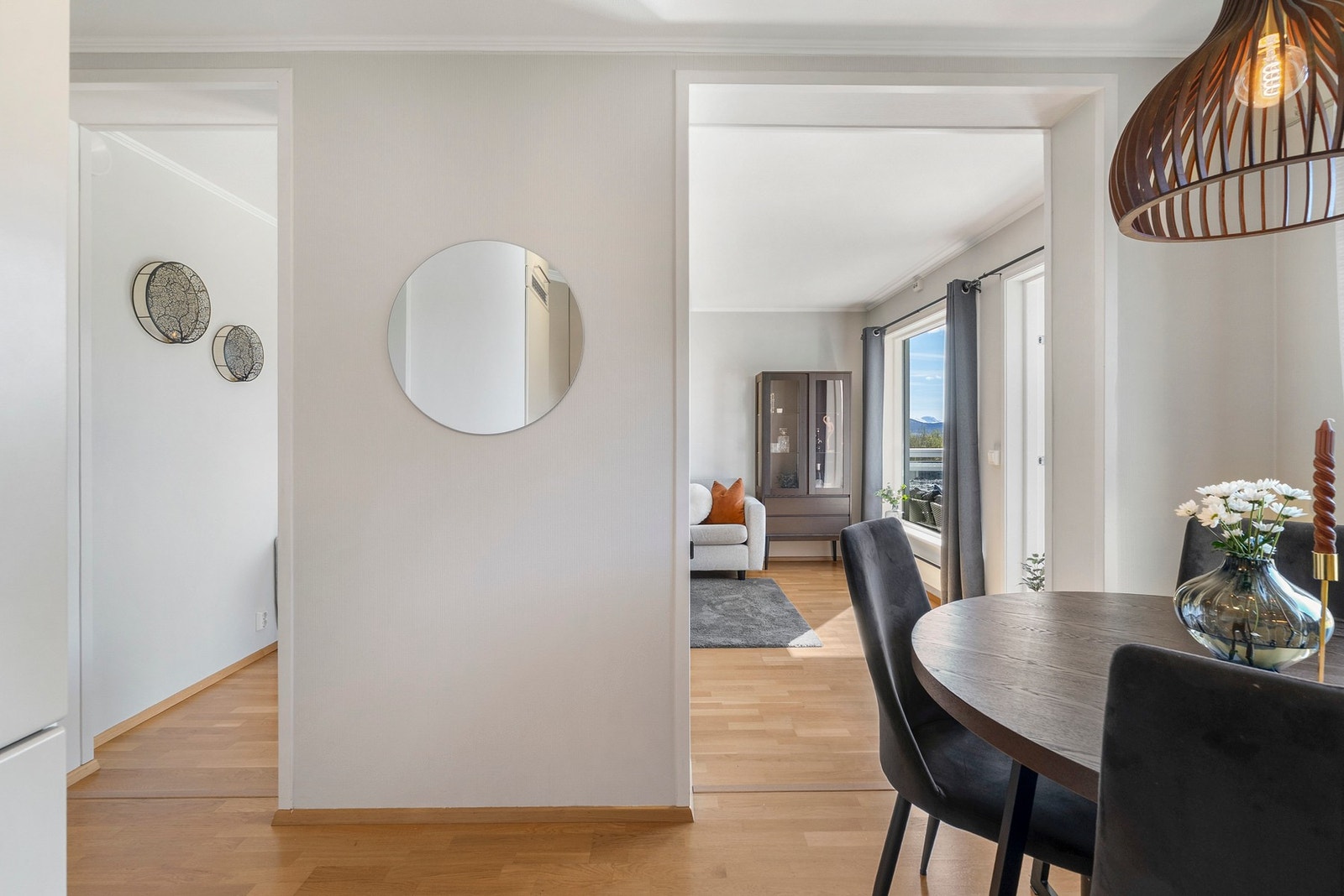 Leiligheten holder gjennomgående god standard. Balansert ventilasjon med varmegjenvinning. Galleribilde