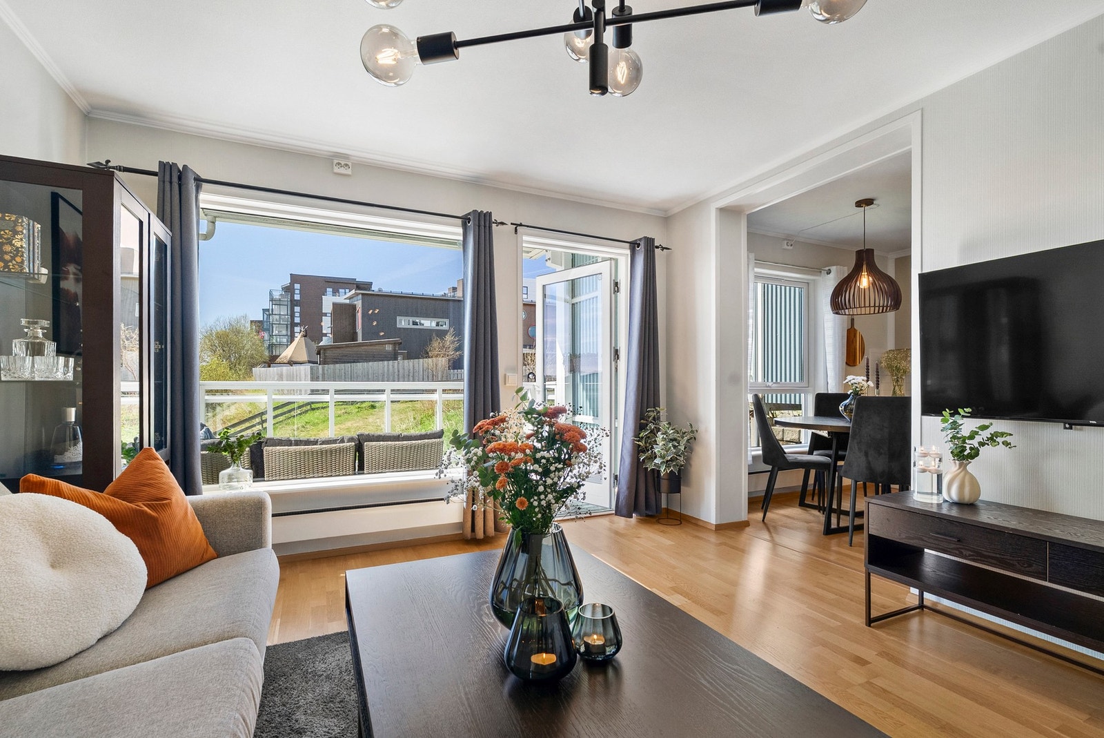 EiendomsMegler1 v/ Mathias Olsen har gleden av å presentere Trålveien 4! Foto: LEEL Galleribilde