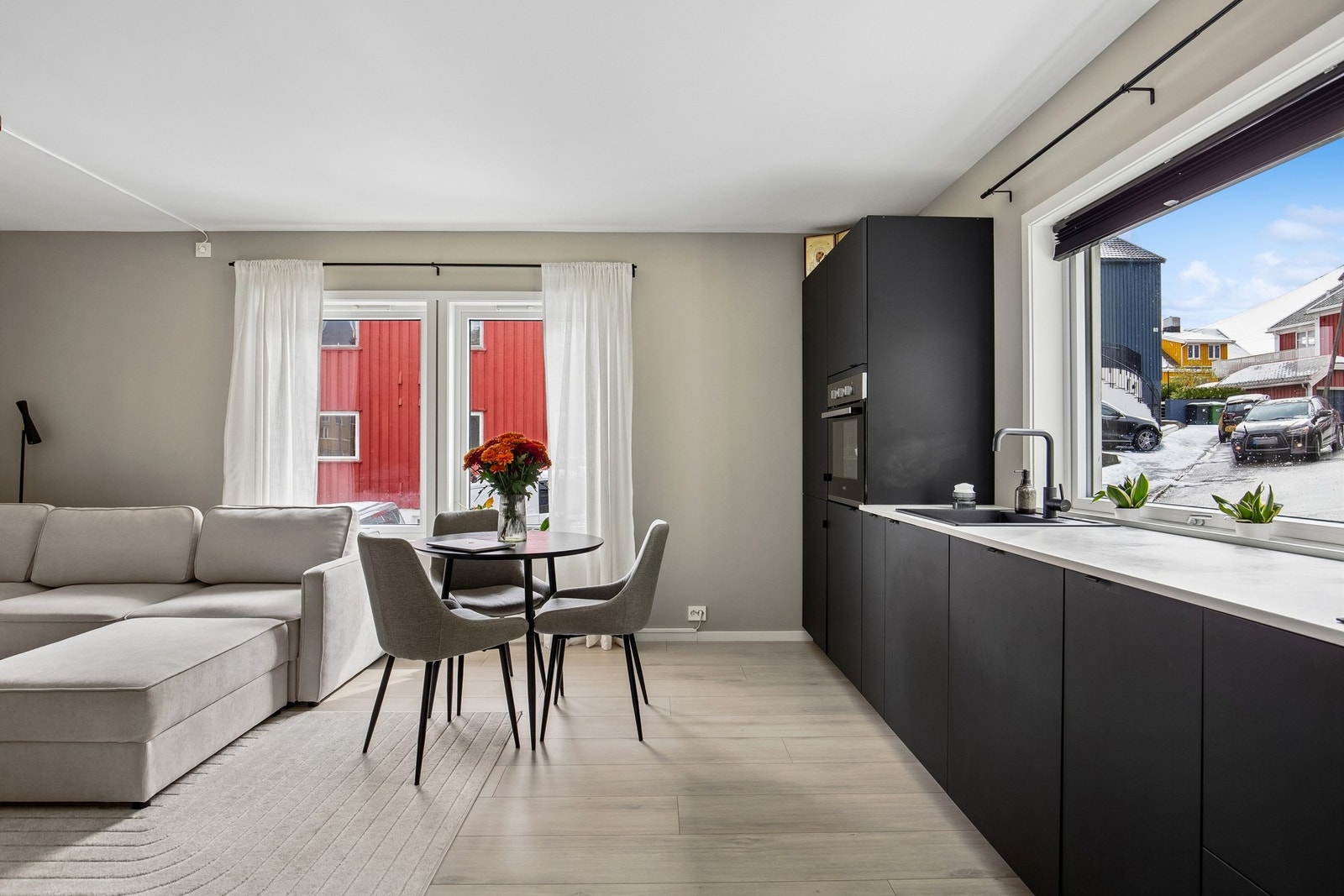 Ali Khoshnau ved EiendomsMegler 1 har gleden av å presentere Ivar Aasens gate 6! Foto: EFKT (Vilde Dahl) Galleribilde