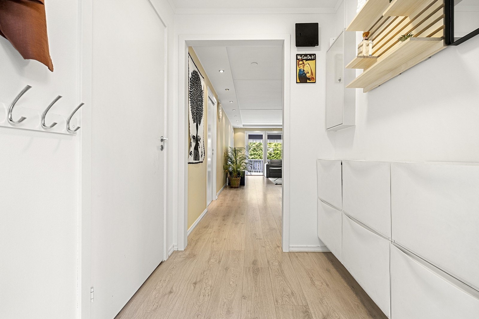 Leiligheten har en lys og innbydende entré som gir et godt førsteinntrykk. Galleribilde