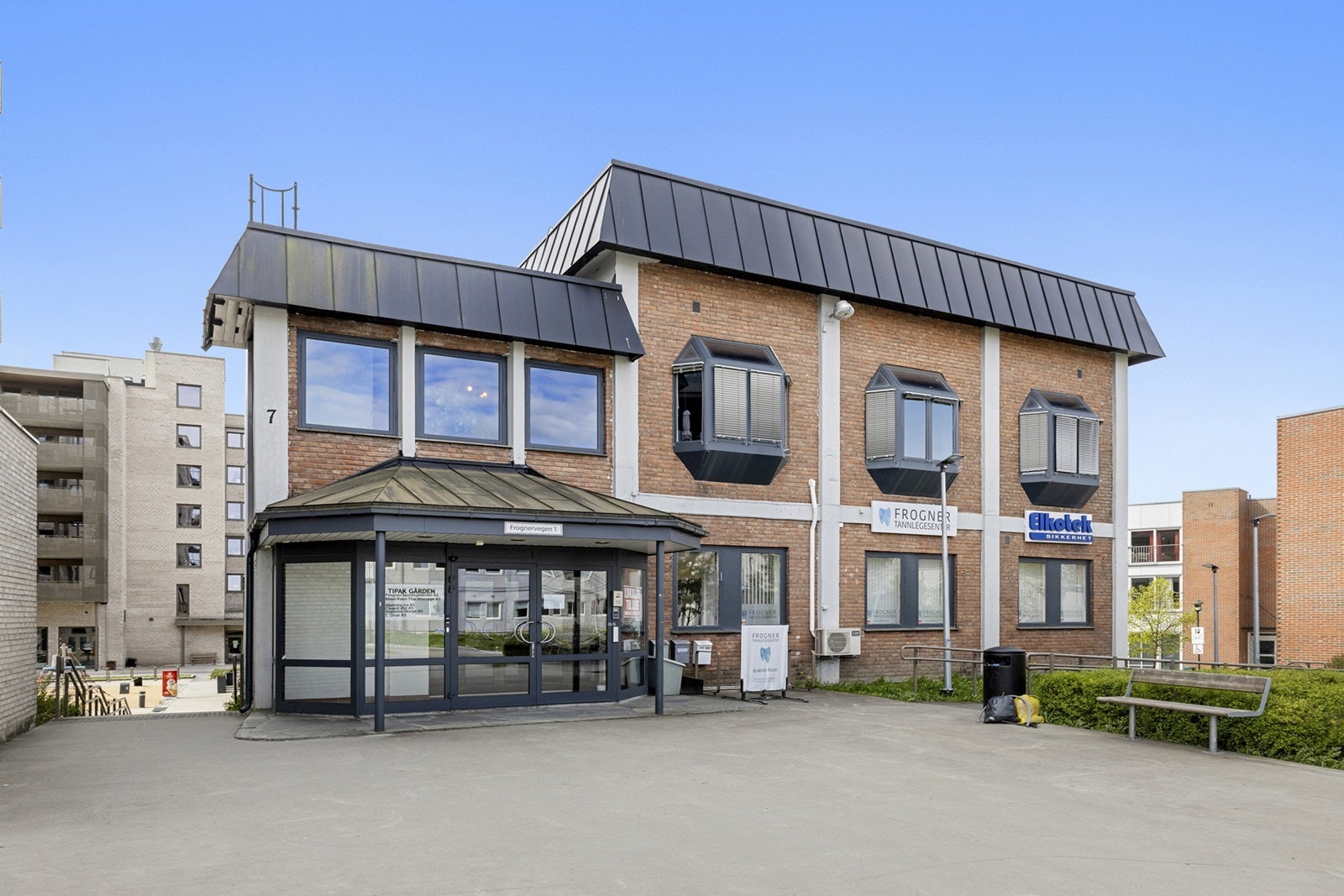 I Frogner sentrum finner du også servicetilbud som legekontor, tannlege, apotek, frisør, bibliotek og posttjenester. Galleribilde