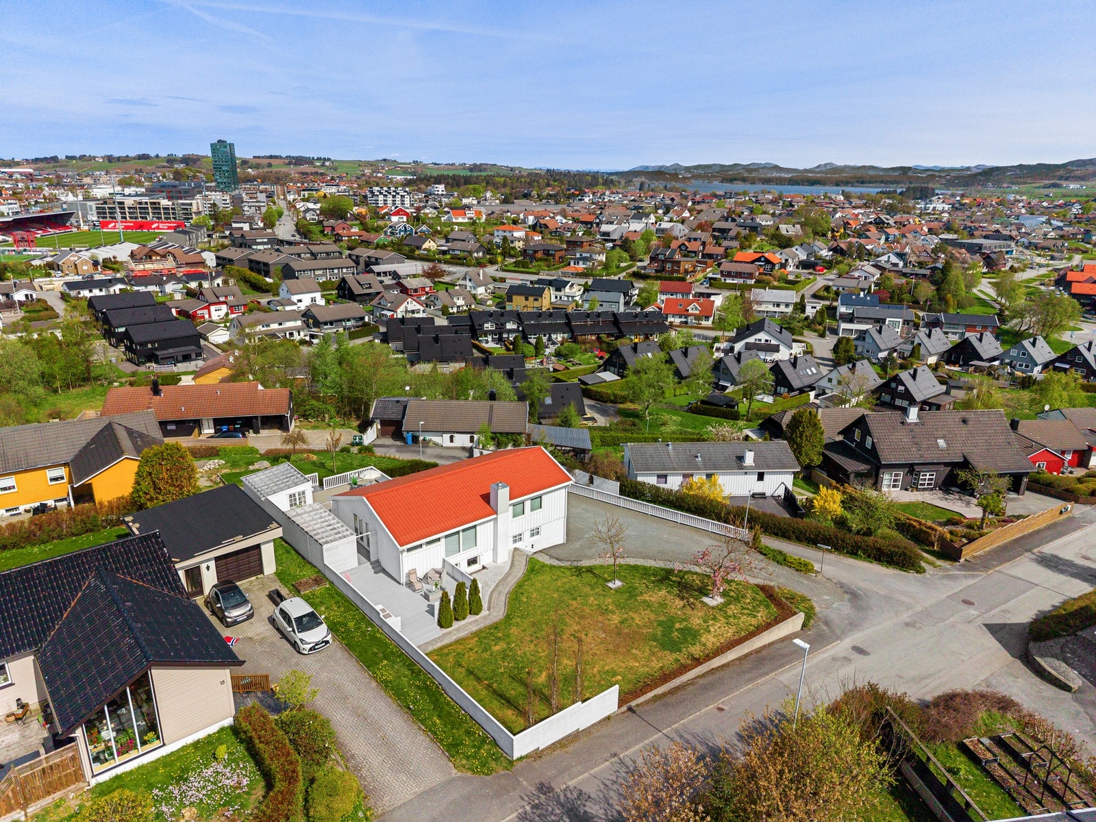Boligen ligger i et sentrumsnært og attraktivt boligområde på Bryne. Galleribilde