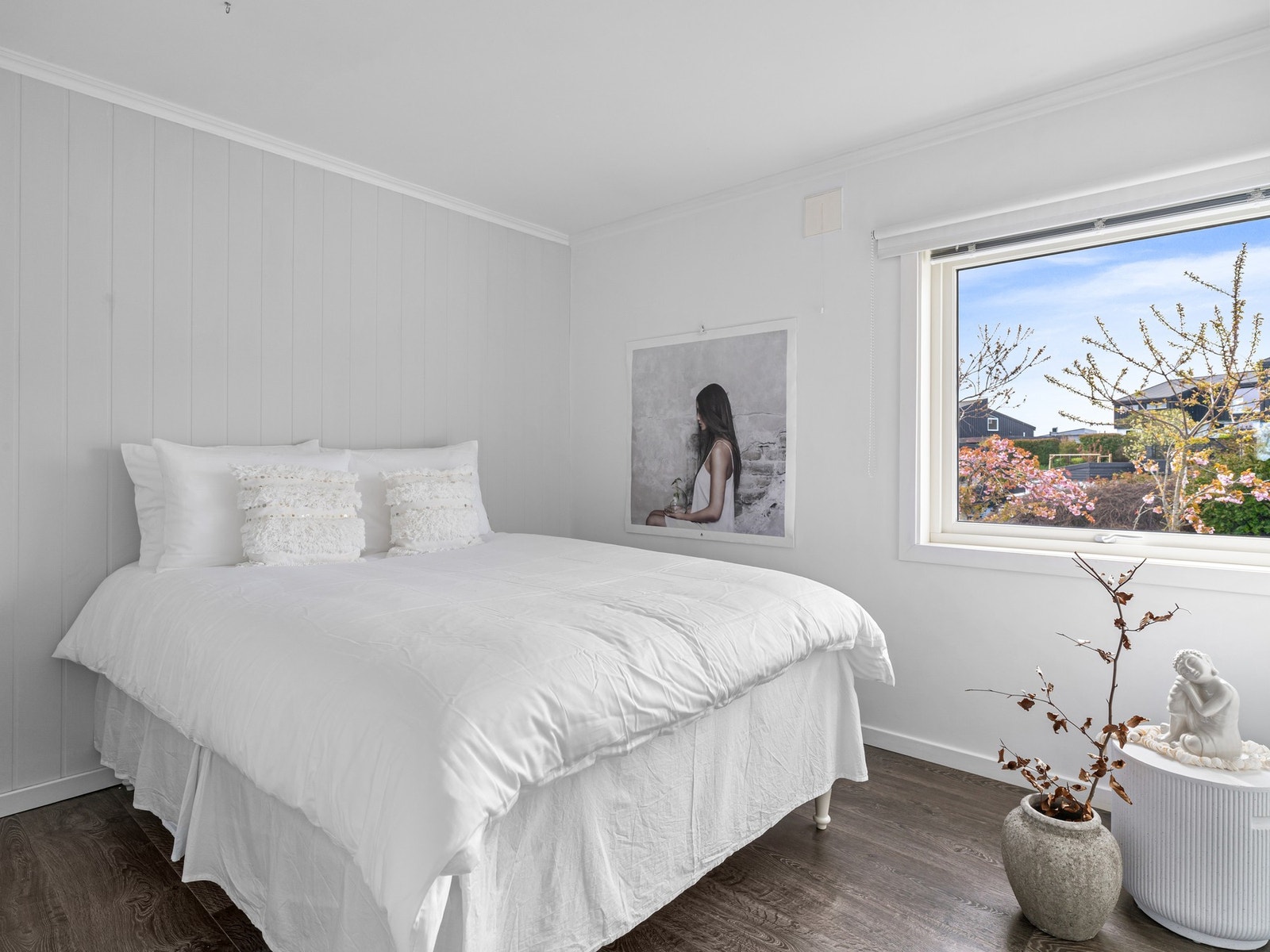 Hovedsoverommet har plass til dobbeltseng og garderobeløsning. Galleribilde