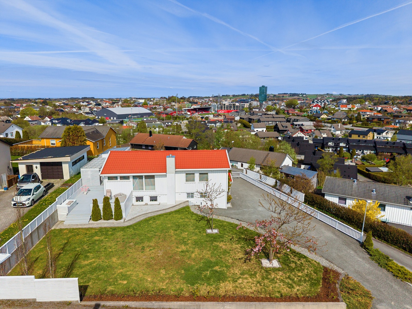 Ikke langt fra parken ligger også Garborgsenteret som er et nasjonalt formidlingssenter for forfatterskapene til Hulda og Arne Garborg. Galleribilde