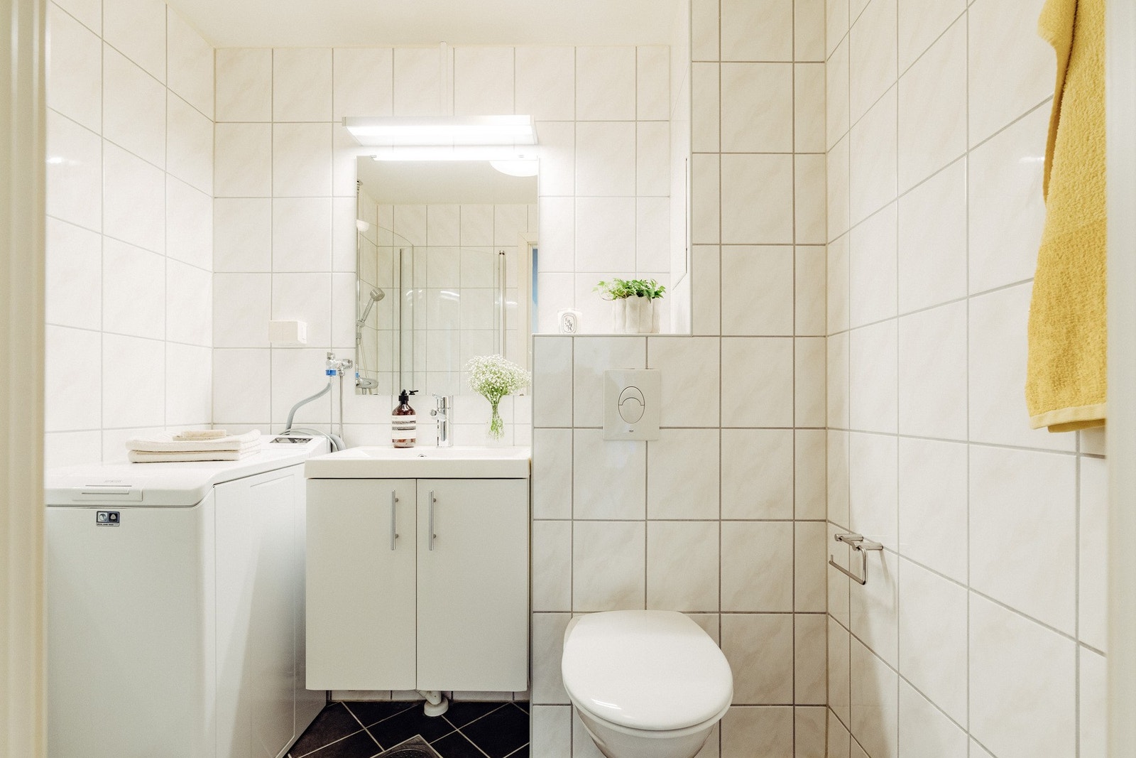 Baderommet er lyst og fint. Det ble sist pusset opp i 2010. Galleribilde