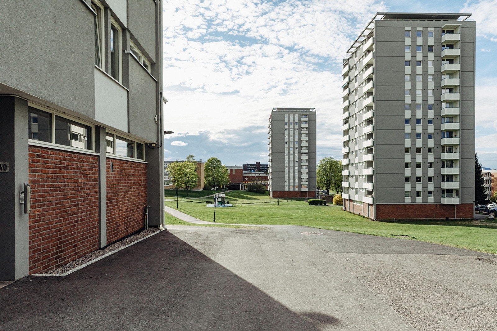 Leiligheten er tilknyttet Manglerudvangen Borettslag. Borettslaget består av 504 boligseksjoner og har felles tomteareal. Galleribilde