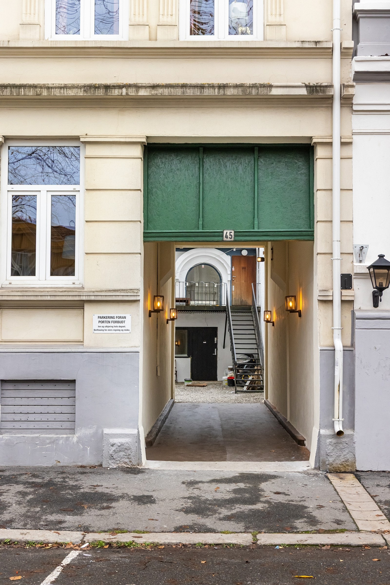 Portal inn til bygget Galleribilde