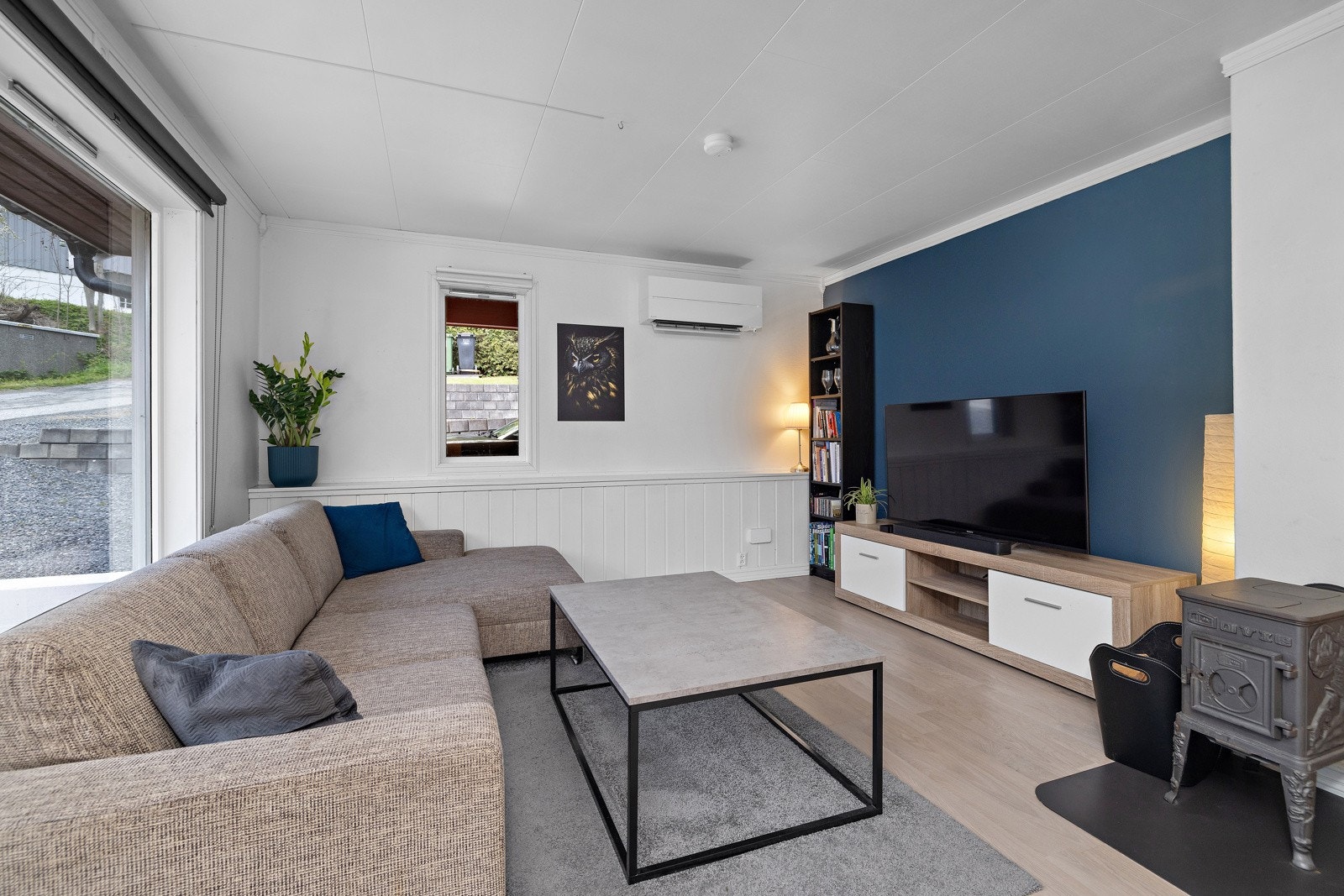 Naturlig plass for sofa annet møblement. Galleribilde
