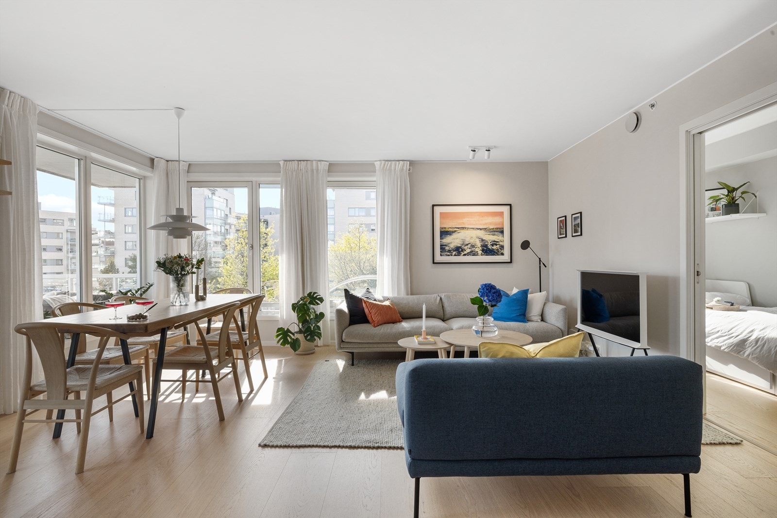 Leiligheten holder høy standard og fremstår gjennomført, praktisk og lettstelt. Galleribilde