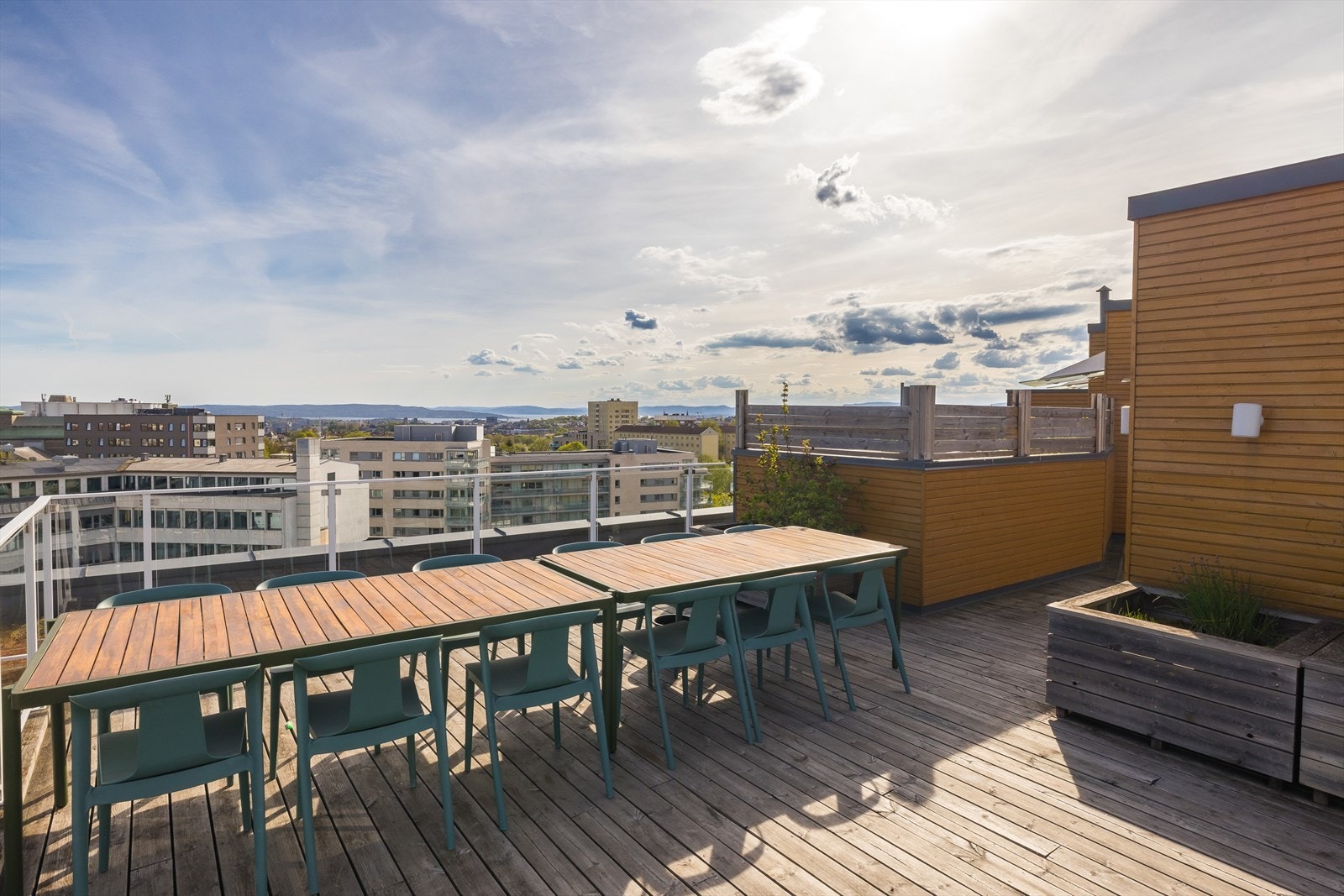 Som beboer i sameiet har du tilgang til sameiets solrike takterrasse Galleribilde