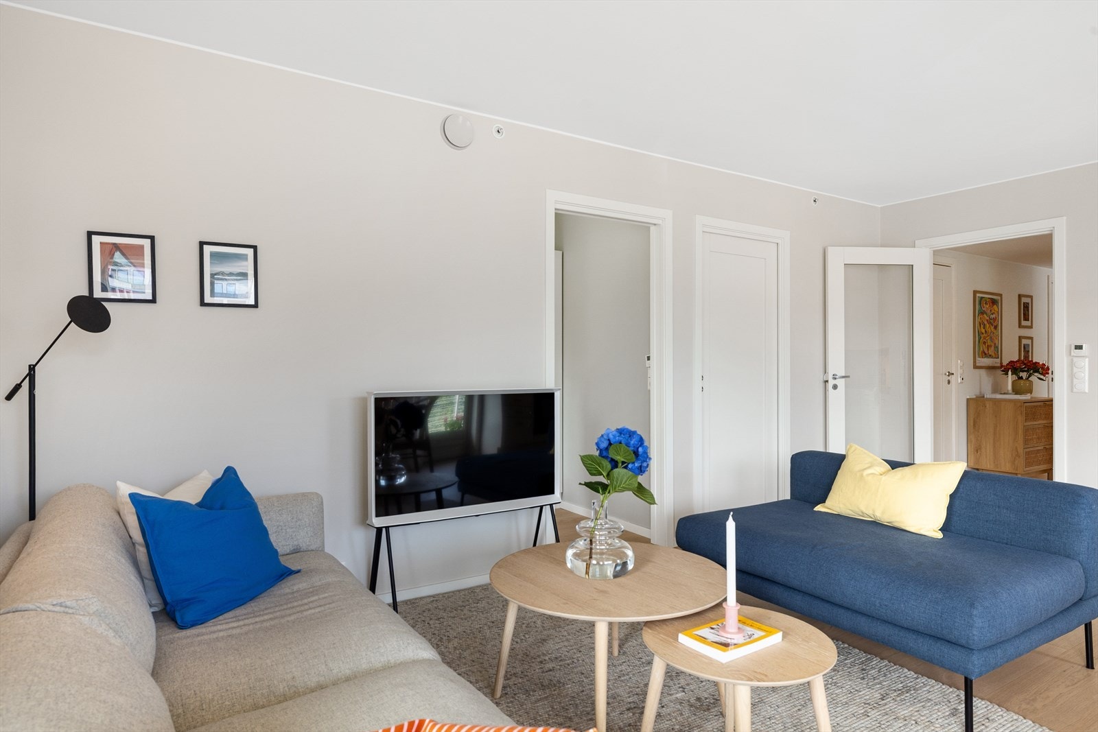 Leiligheten har balansert ventilasjon, og varmes opp med vannbåren gulvvarme i entré, bad, wc, stue, kjøkken og soverom Galleribilde
