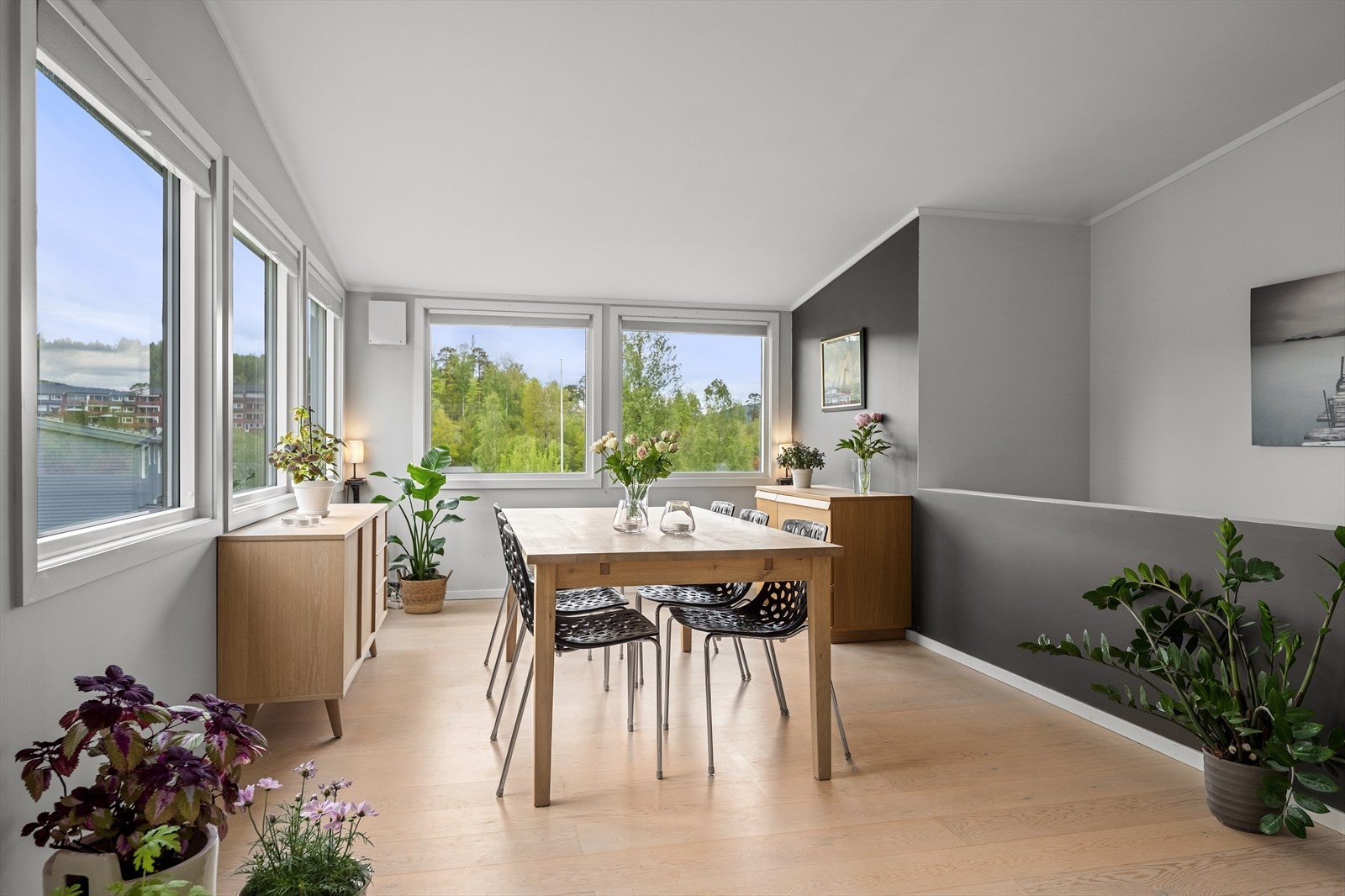 God plass til spisegruppe - perfekt for å samle venner og familie til hyggelige sammenkomster. Galleribilde