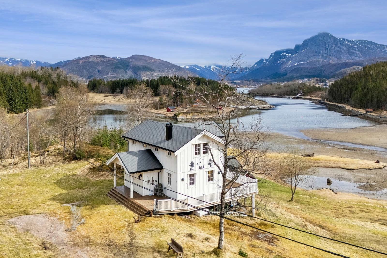 Velkommen til Messøya - en innholdsrik Saltdalshytte fra 2014 beliggende i naturskjønne omgivelser! Foto: EFKT. Galleribilde