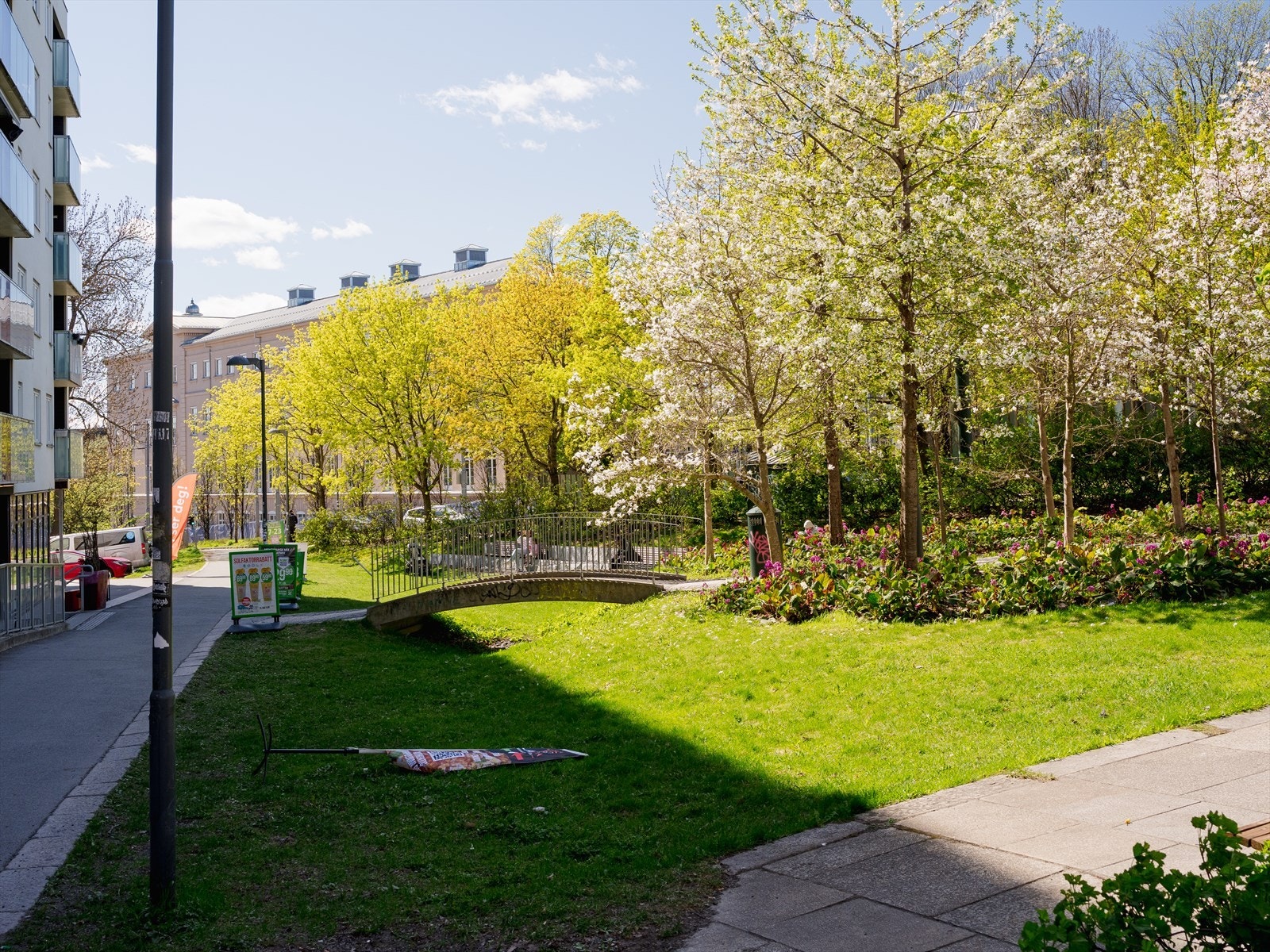 Beliggende i frodige omgivelser, samt nærhet til flere parker i området, blant annet Torshovparken, Botanisk hage og Sofienbergparken. Galleribilde