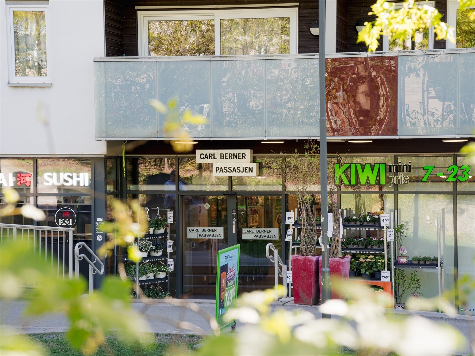 Det er ikke mangel på dagligvarebutikker i området, også Kiwi og Coop Mega befinner seg i umiddelbar nærhet. Galleribilde