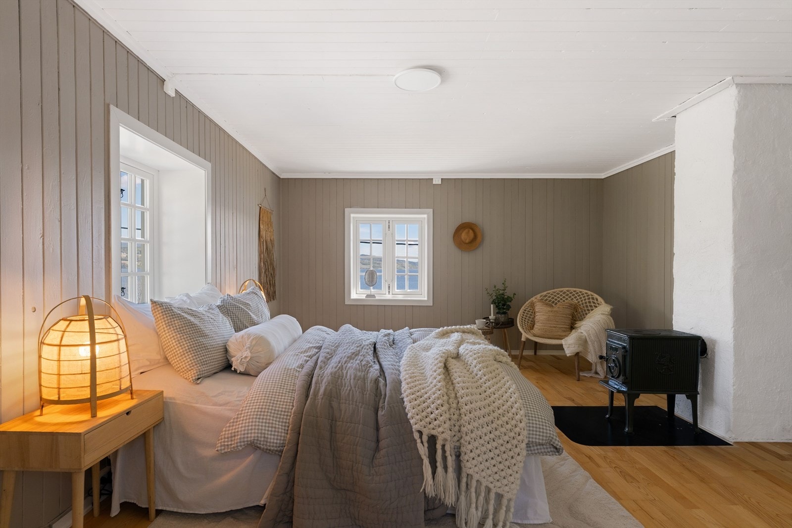 Eneboligen byr på hele fire soverom, hvor alle er av en god og romslig størrelse. Galleribilde