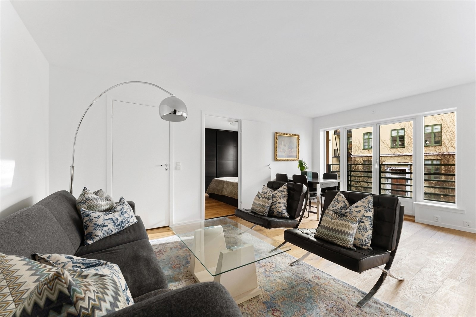 Velkommen til Schønings gate 32 - Presentert av Sverre Wiborg v/ Nordvik Bærum - Fotograf: ZOvenfra Galleribilde