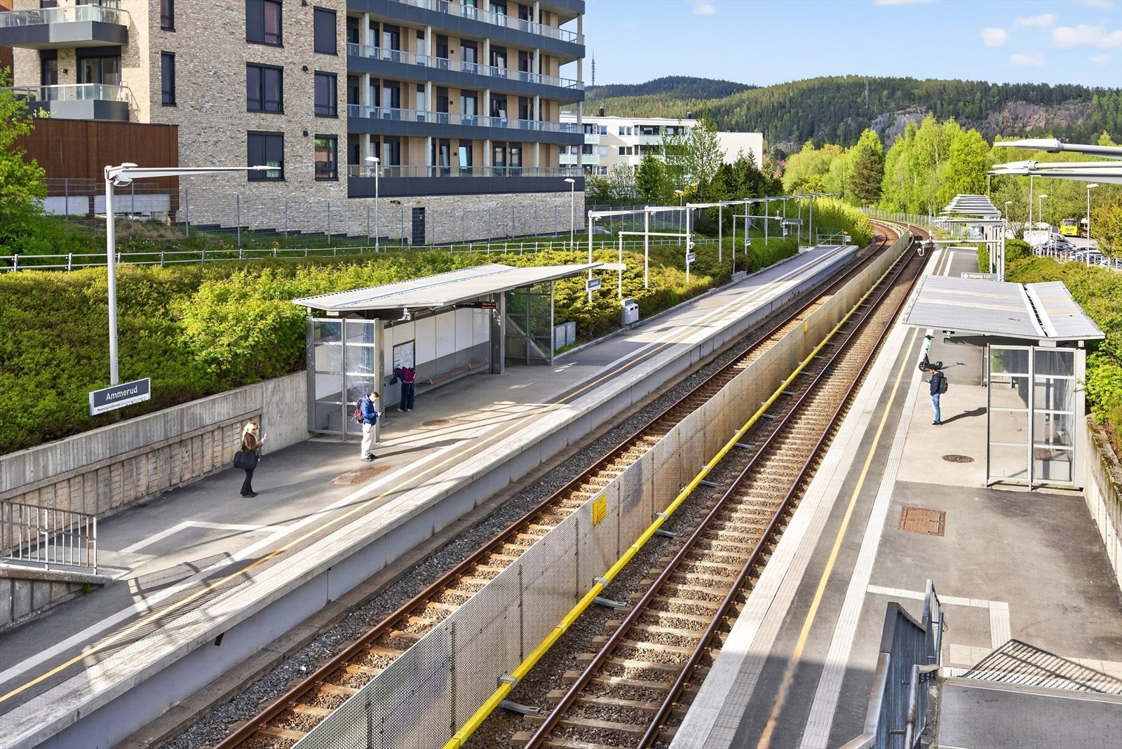 Kort vei til Ammerud T-banestasjon med enkel reise til Oslo sentrum. Galleribilde
