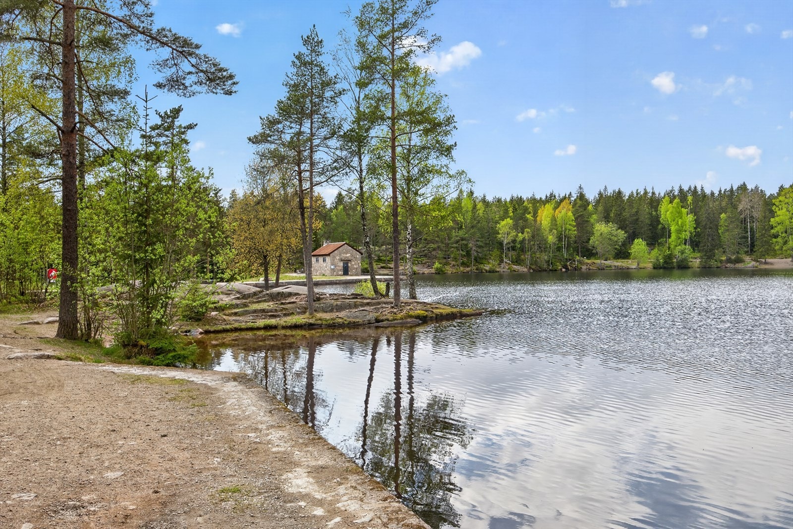 Steinbruvann gir rask forbindelse til marka og flotte turopplevelser sommer og vinter Galleribilde