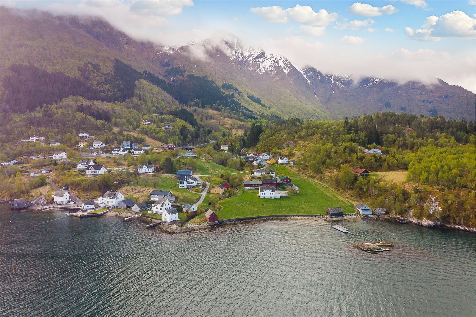 Velkommen til Sætveit / Jondal - Nydelig boområde og fritidsområde, sentralt i Jondal v/Hardangerfjorden Galleribilde