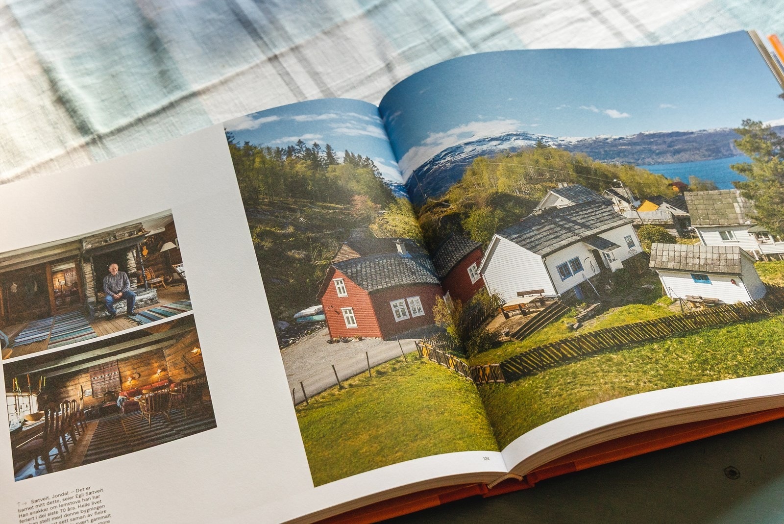 Bygningen er omtalt i boken Vestlandshus , skrevet av Eva Røyrane og Oddleiv Apneseth. Våningshus fra Jæren til Sunnmøre, 2020. Et eksemplar av boken medfølger huset. Galleribilde