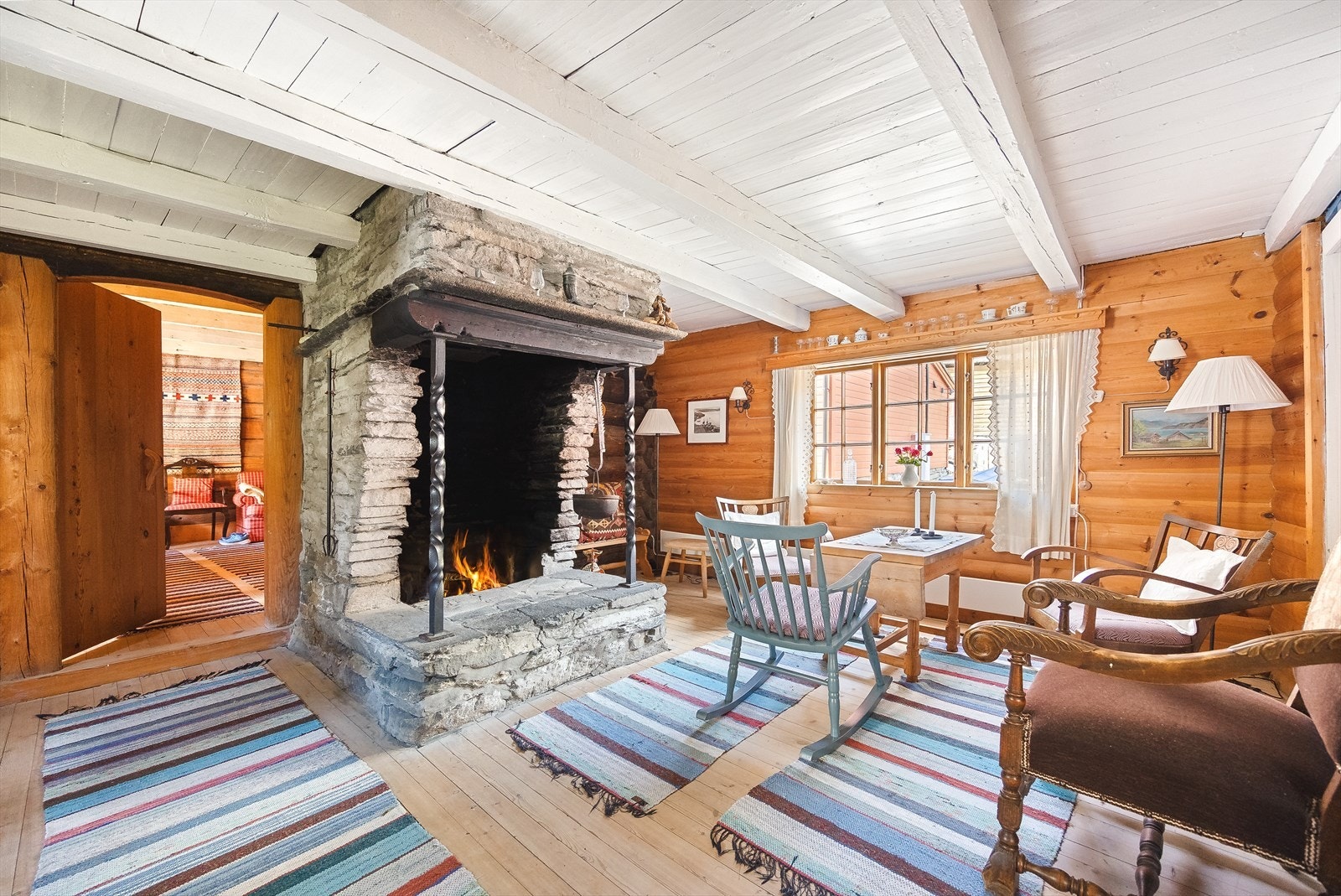 Flott peisestue / åpen hall - Sjelden mulighet for den rette kjøper! Galleribilde
