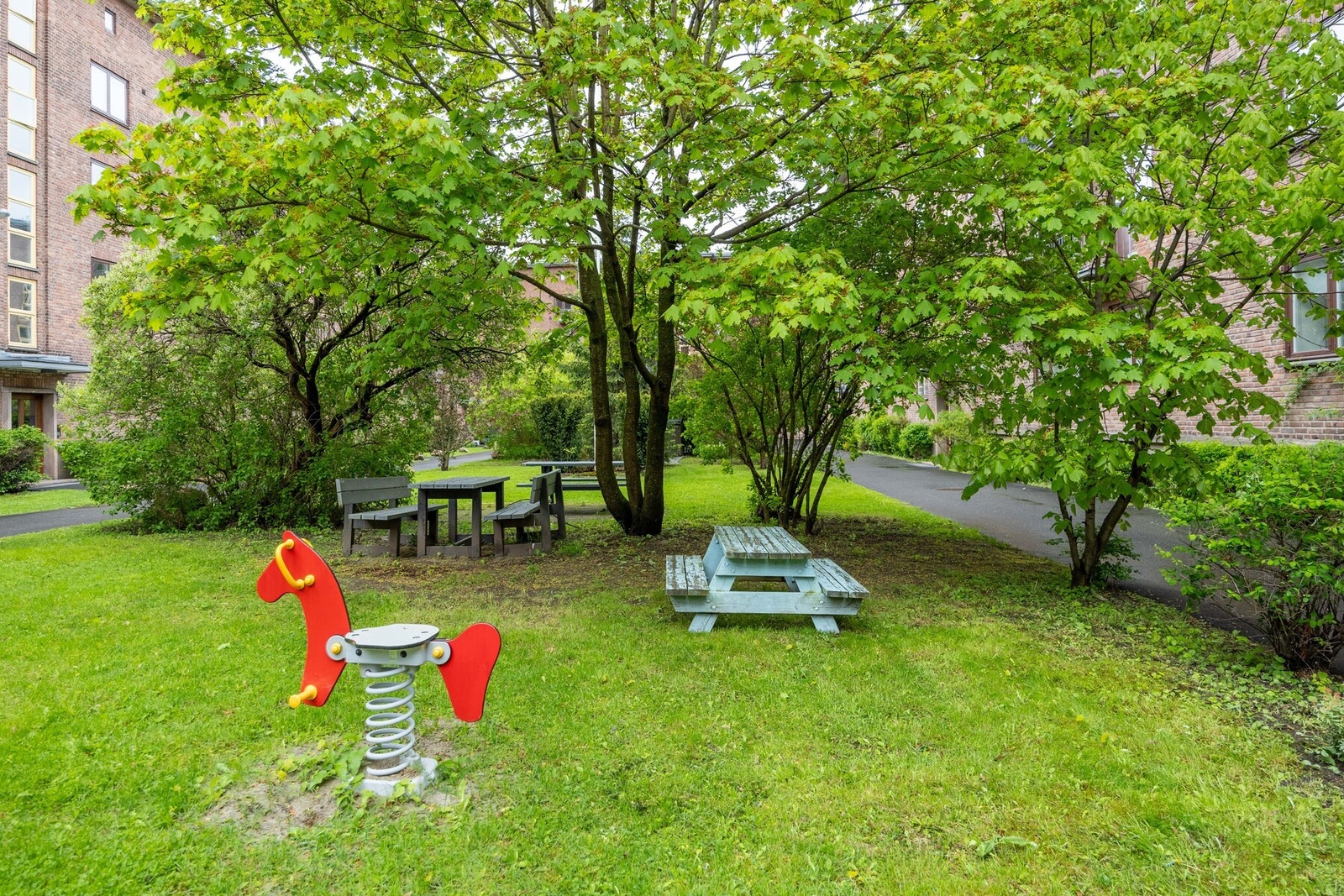 Svært hyggelig sameie med flott felles bakgård. Galleribilde