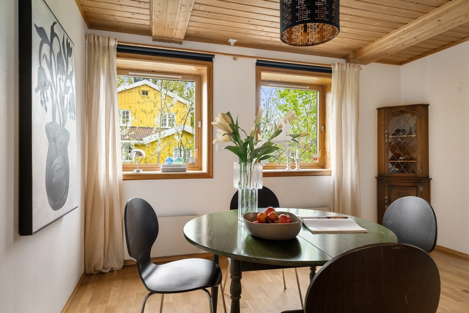 Spiseplass i boenheten i underetasjen. Galleribilde