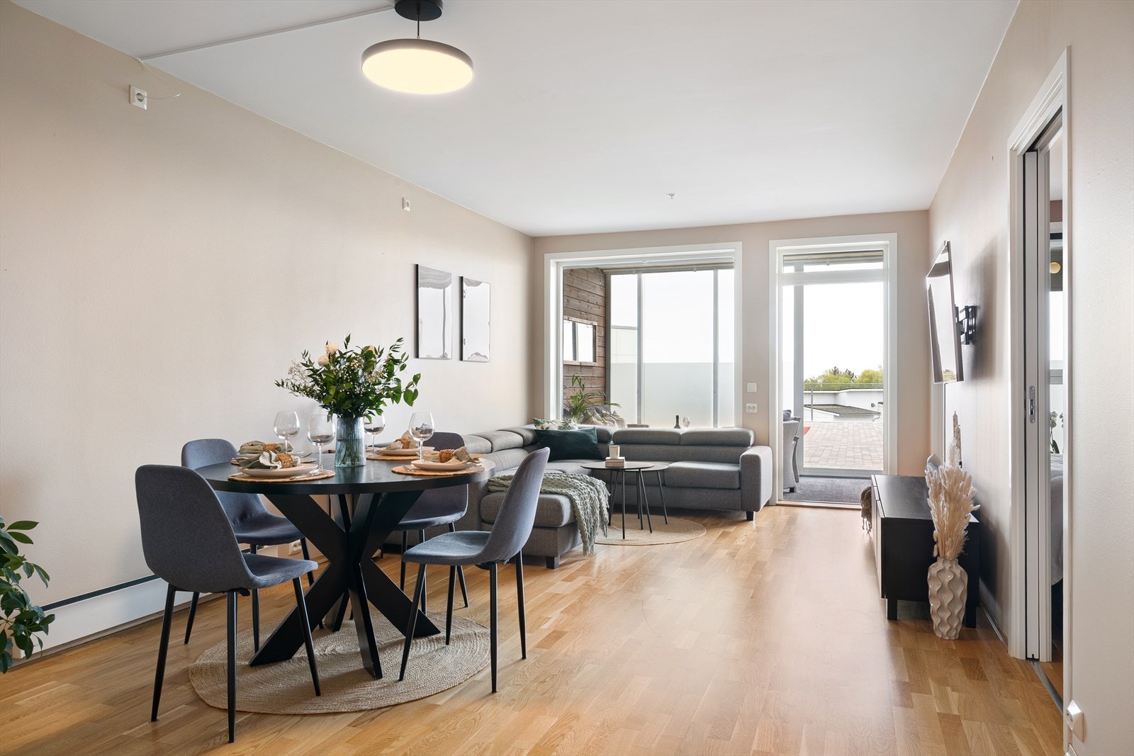 Velkommen til Risaberg Terrasse 51 - Presentert av Eiendomsmegler Norge v/ Mathias Engrønningen Galleribilde