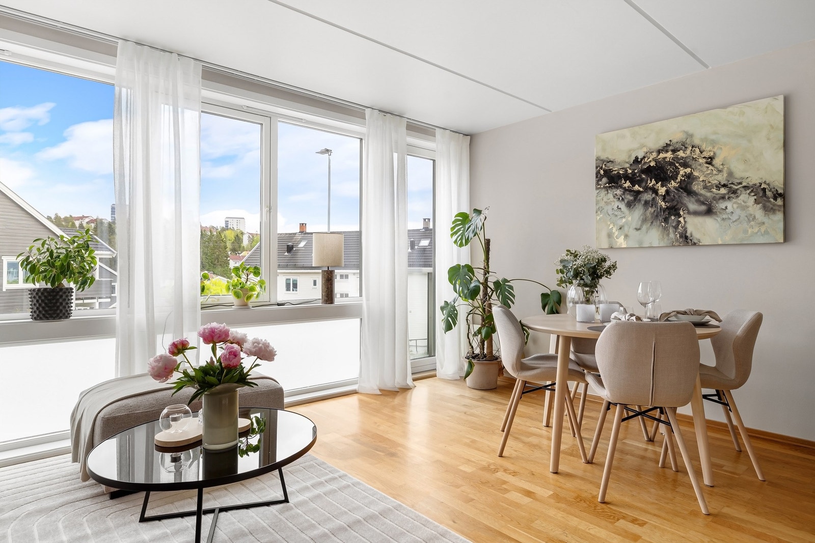 God plass til spisebord i stuen Galleribilde