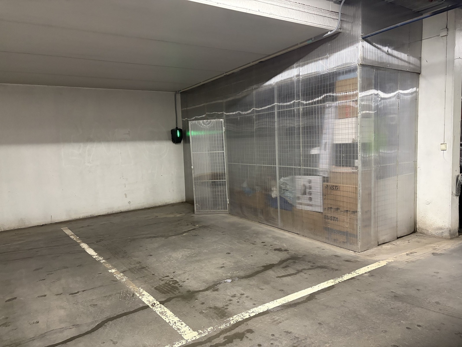 Leiligheten har også garasjeplass med El-bil lader Galleribilde