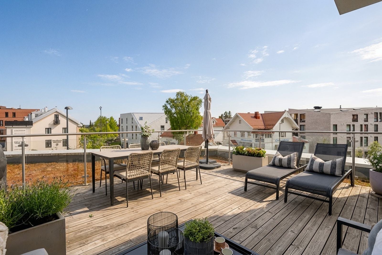 Leiligheten byr på en fantastisk privat takterrasse på hele 29 kvm. Galleribilde