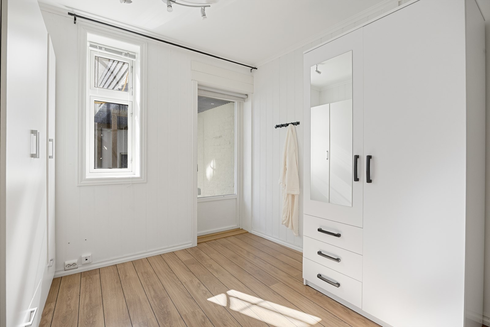 Soverommet vender mot den rolige, indre bakgården. Galleribilde