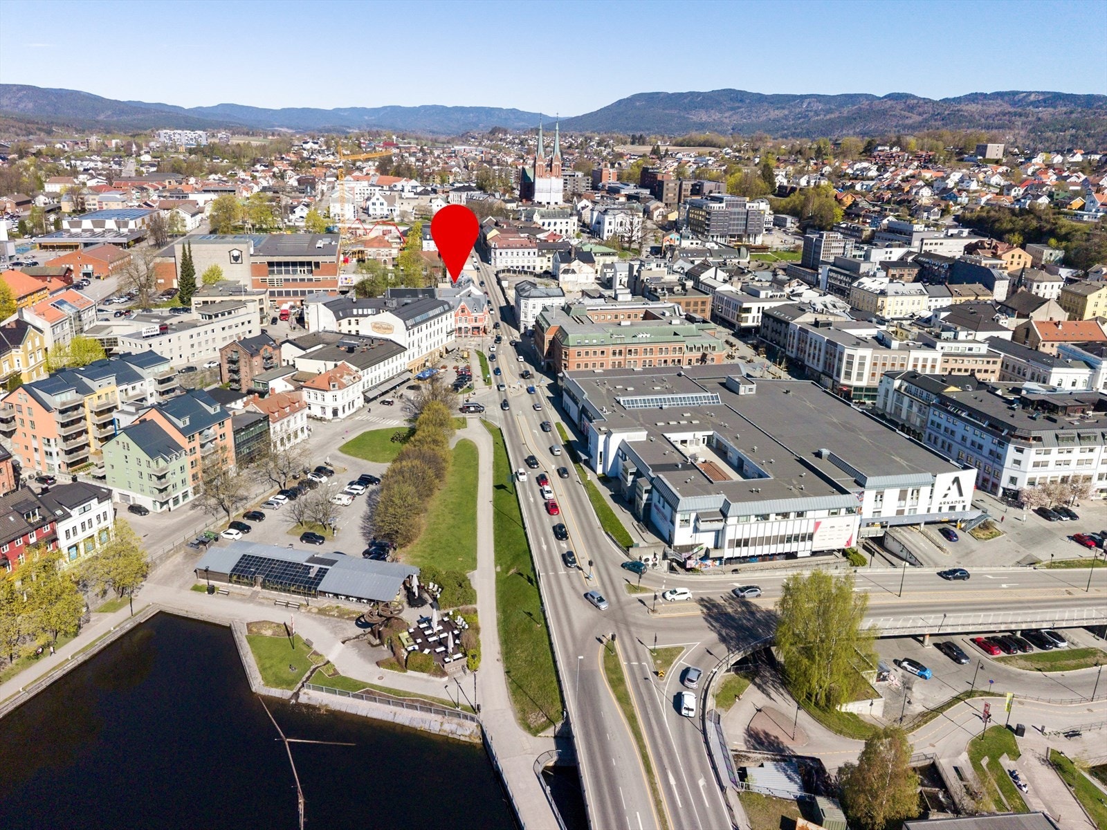 Beliggenheten her er perfekt for deg som ønsker å bo sentralt, med enkel adkomst til alle byens fasiliteter! Galleribilde