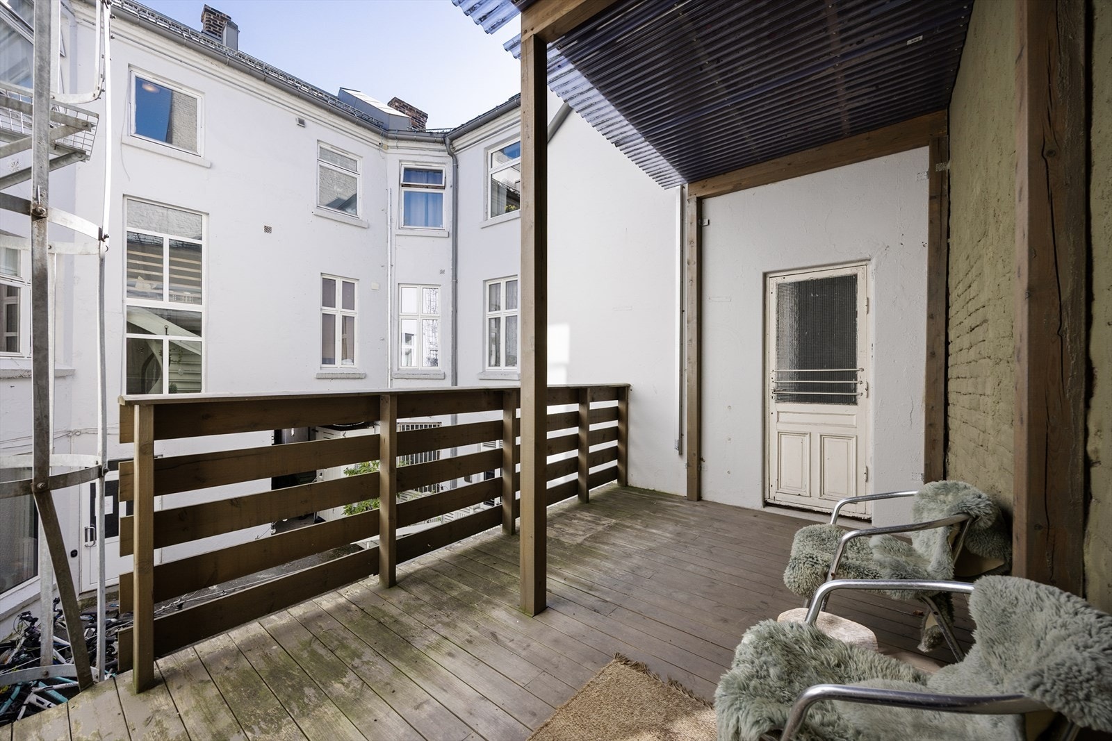 Balkong/svalgang er ikke en tilleggsdel til seksjonen, men en del av sameiets fellesareal. Galleribilde